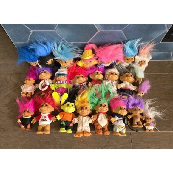 Bundle of 24 Assorted Vintage Russ Troll Dolls - Picture 2 of 5